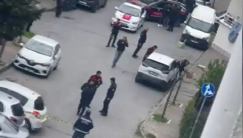 Yolda Yürürken Kurşun Yağmuruna Tutulan Genç, Hayatta Kalmayı Başardı!