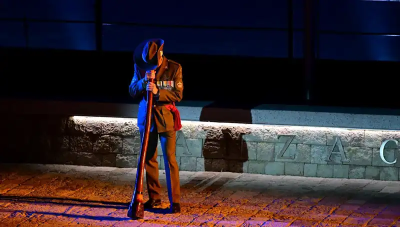 Anzak Koyu'nda Teröre Karşı Birlik Mesajı: Şafak Ayini Gerçekleşti