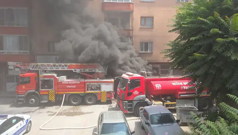 Niğde'de Beyaz Eşya Deposunda Büyük Yangın Paniğe Neden Oldu