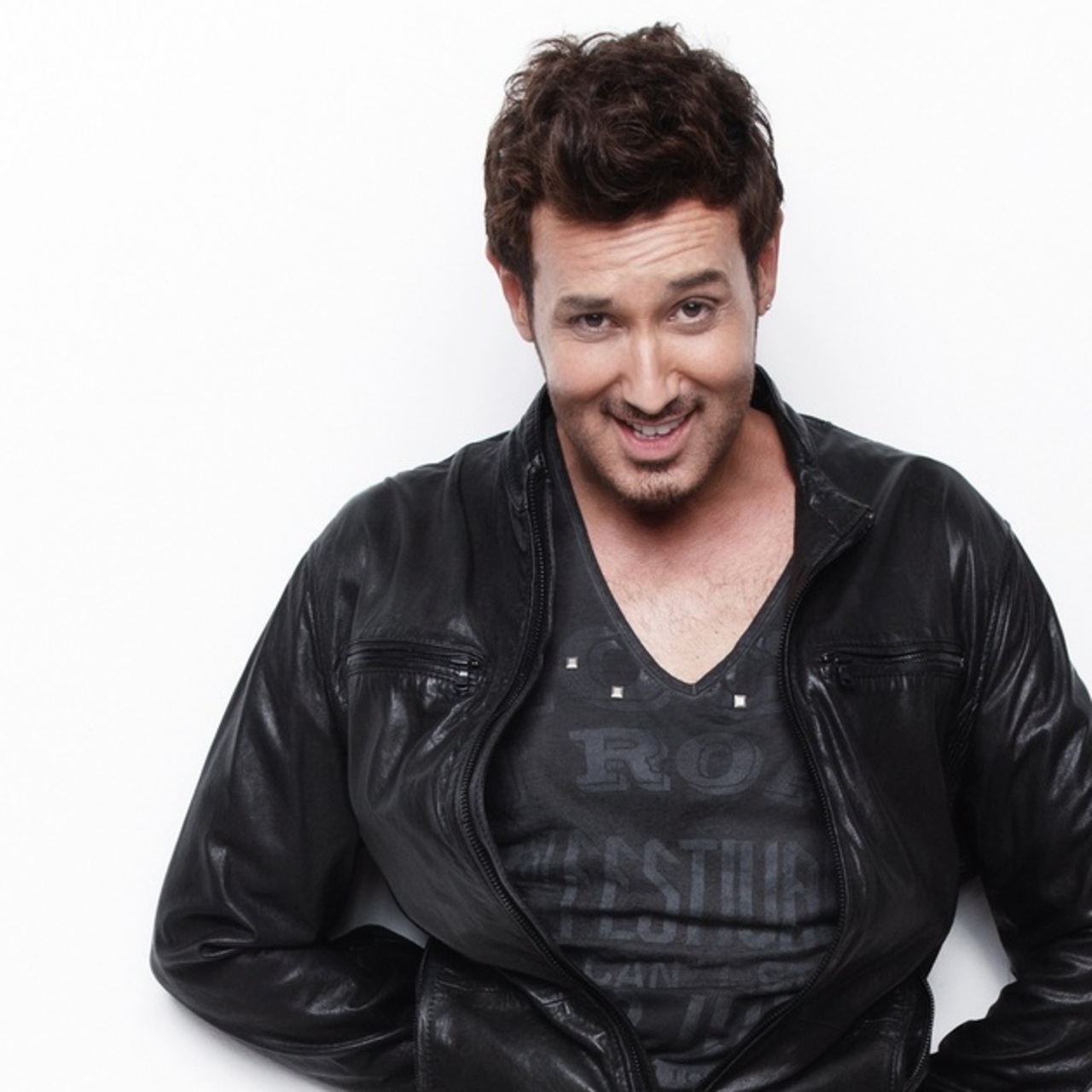 Metin Arolat Kimdir? Müzik Dünyasının Sevilen İsmi Hakkında Merak Edilenler