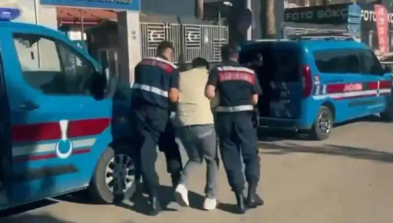 10 İlde Suç Örgütlerine Birden Fazla Operasyon: 74 Gözaltı