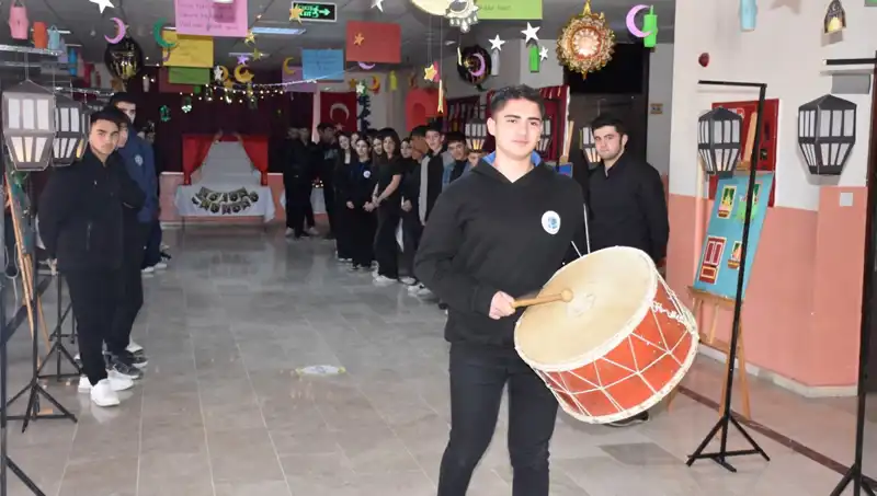 Ramazan Sokağı: Öğrenciler Ramazan’ın Manevi Ruhunu Bir Araya Getirdi