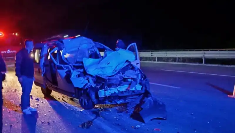TIR’a Çarpan Araçta Yaşanan Feci Kaza: Detaylar ve Gelişmeler